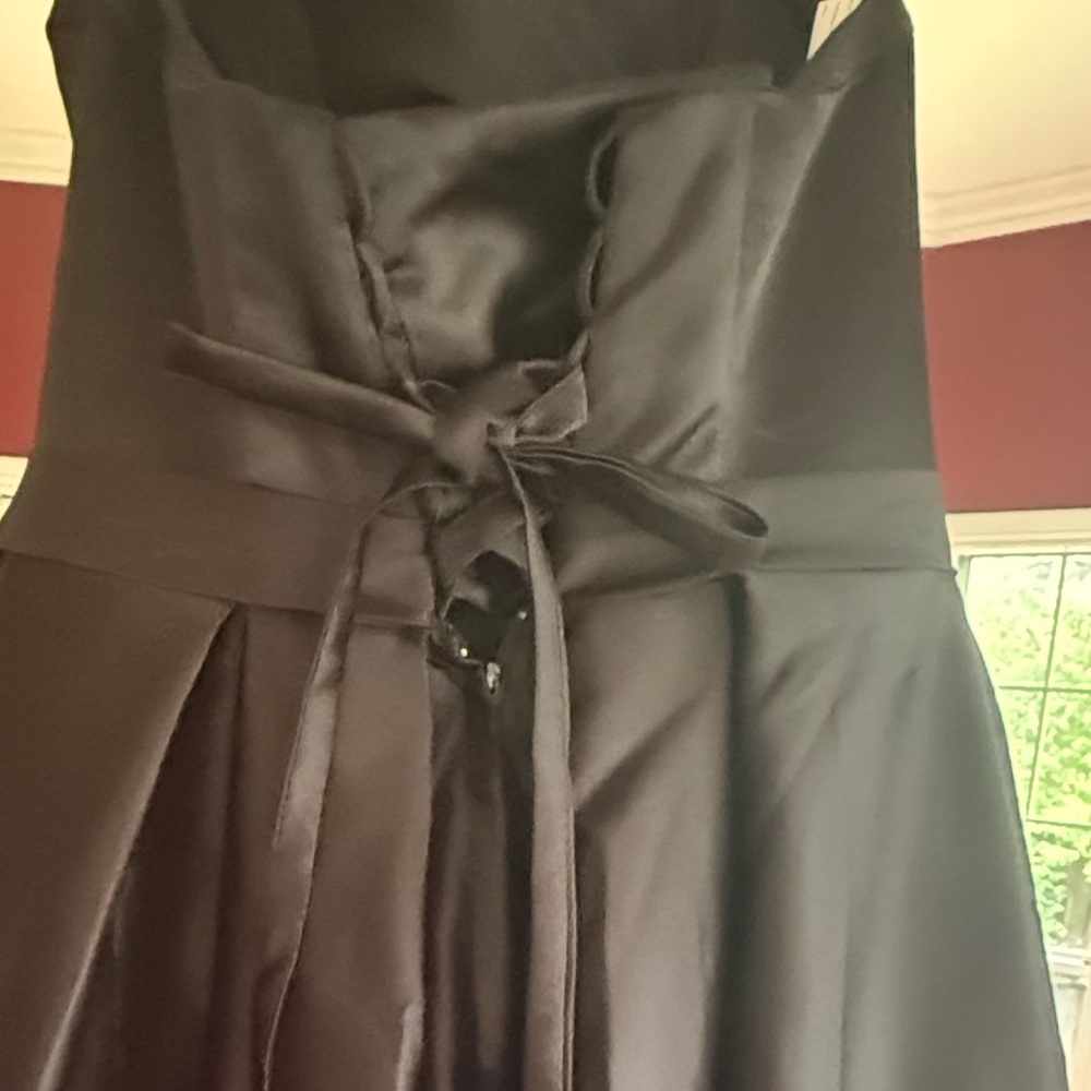 Elegant Black Ball Gown with high thigh slit - Picture 4 of 5